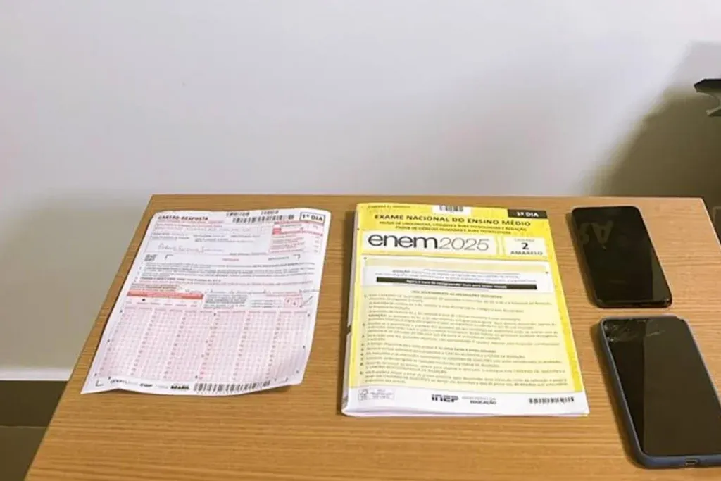 Candidato é flagrado com celular e rascunho digital durante o Enem