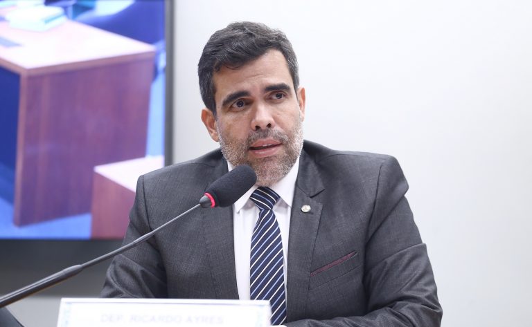 Comissão aprova projeto que prevê cursos e campanhas para incentivar a parentalidade positiva
