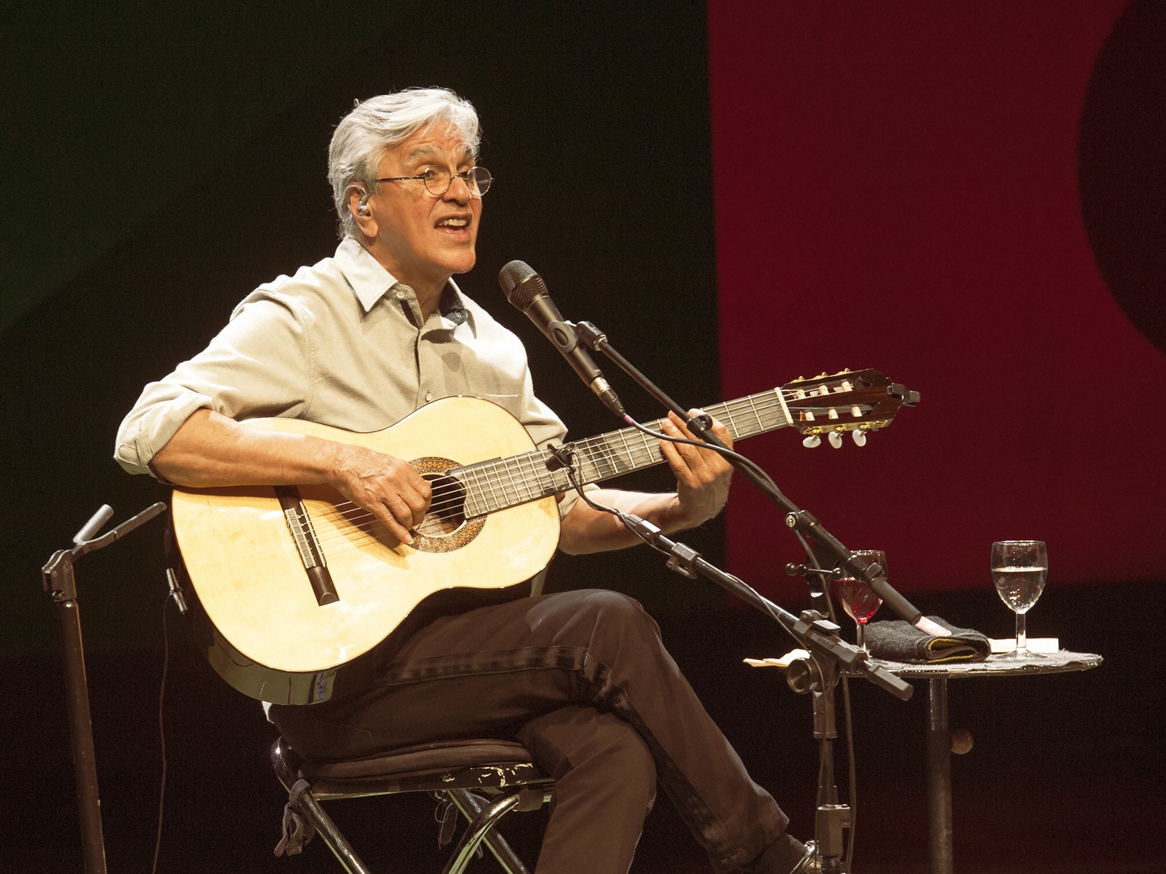 Descubra o álbum que é momento-chave na trajetória de Caetano Veloso