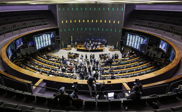 Lindbergh propõe mudança em regra de cassação de mandato por faltas