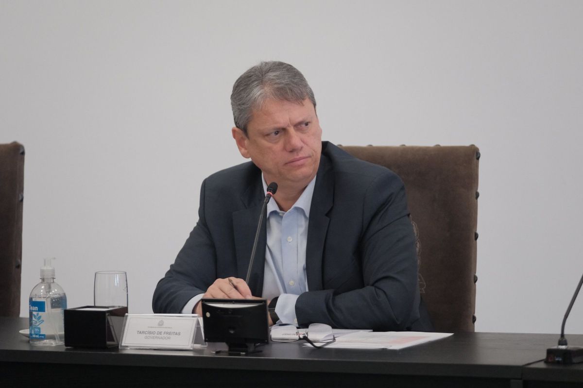 Tarcísio ajuda em ofensiva por prisão domiciliar de Bolsonaro