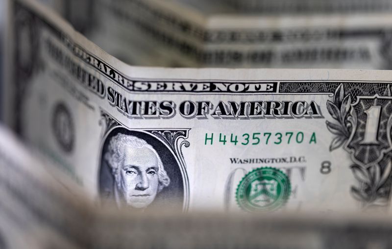 Dólar abre em queda com dados de emprego e ata do Fed no radar