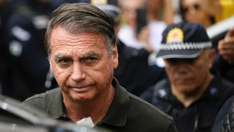 Moraes dá 15 dias para PF fazer perícia em Bolsonaro