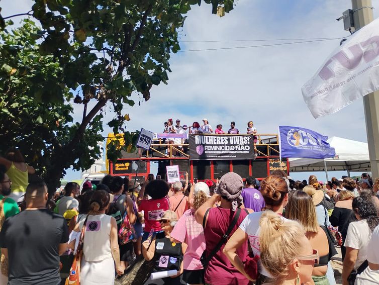 Mulheres protestam no Rio e pedem maior presença do Estado