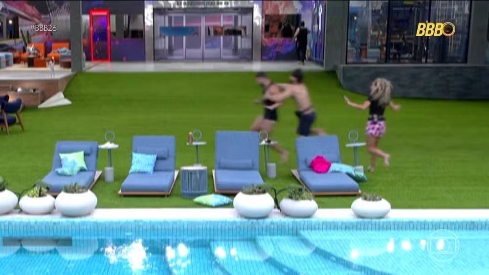 BBB 26 exibe imagens inéditas do momento em que Jonas é empurrado; veja