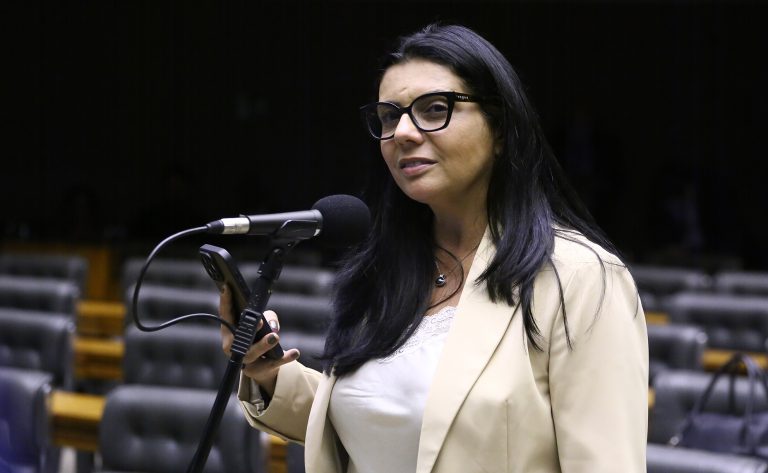 Comissão aprova até 4 anos de prisão para agente público que impedir ilegalmente acesso de cidadãos a armas