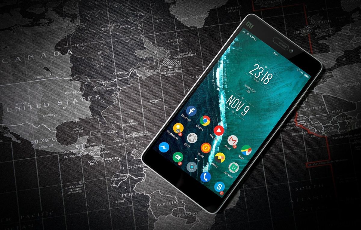 Downloads de apps caíram em 2025, mas receita continua bilionária