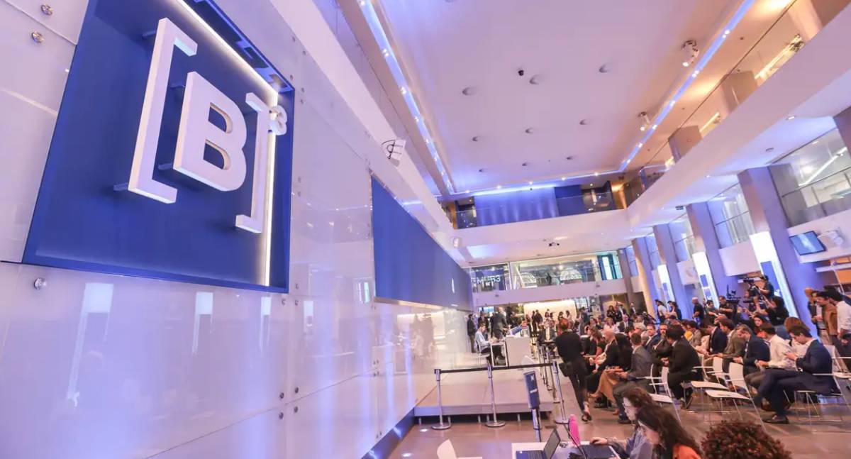 Bolsa encosta nos 190 mil pontos e dólar atinge menor valor em 21 meses