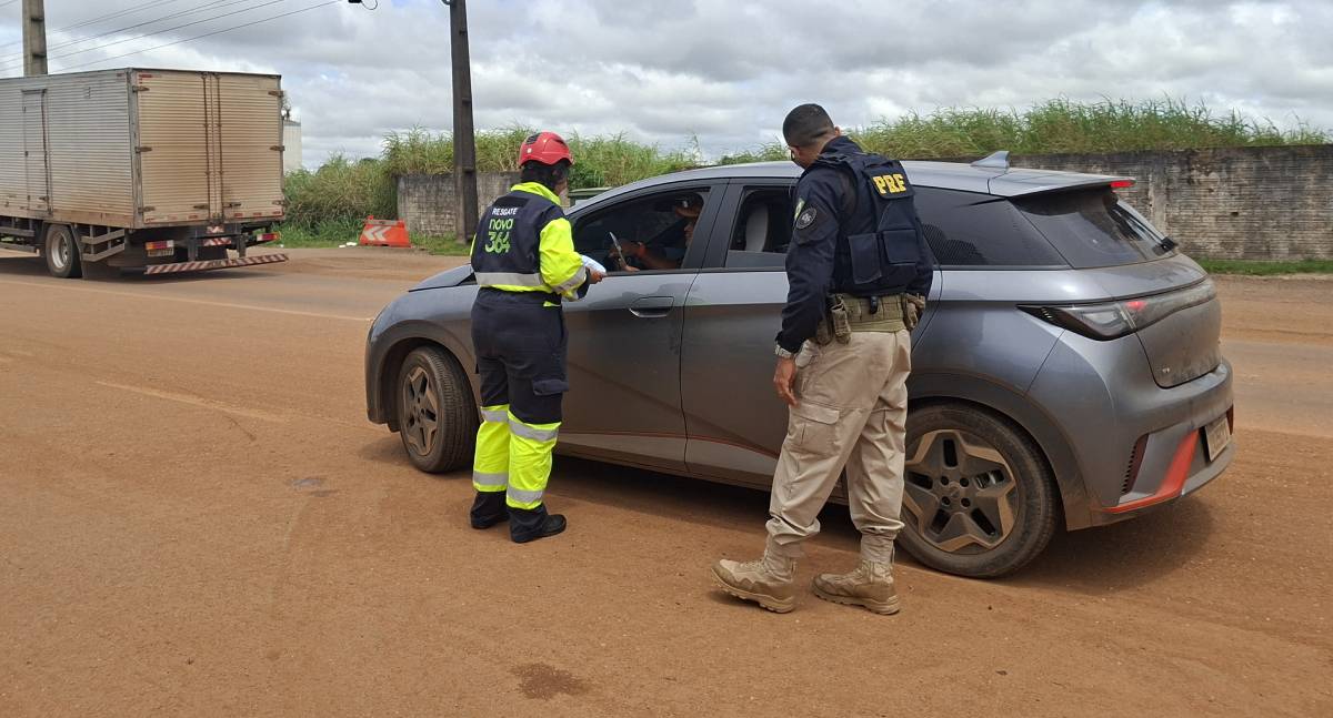 Nova 364 e PRF conscientizam motorista na saída do feriado de carnaval