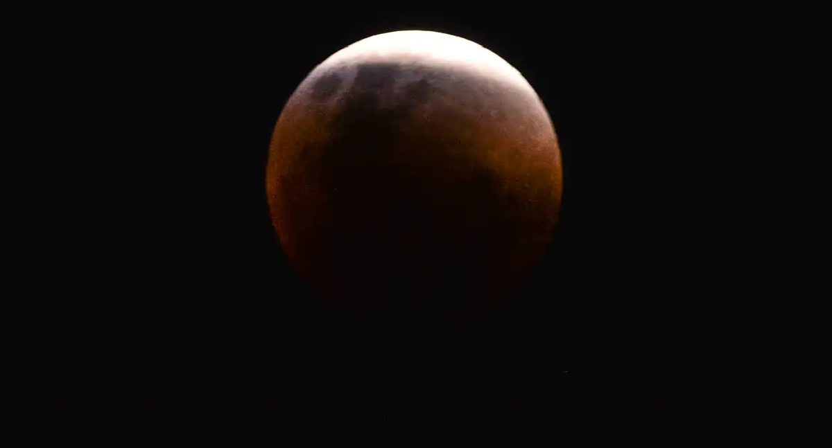 Lua de Sangue: Brasil verá eclipse parcial