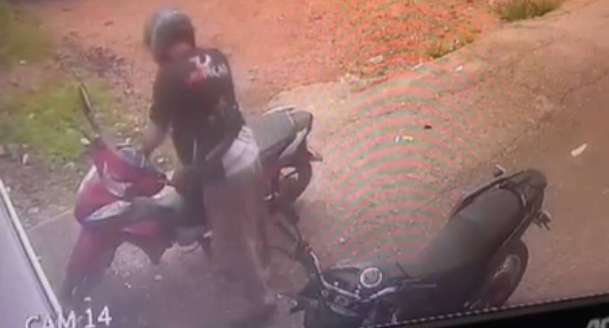 Tentativa de furto de motocicleta é registrada em estacionamento de loja na zona leste