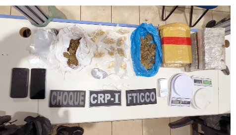 BPCHOQUE apreende drogas e prende dois suspeitos durante ação no bairro Três Marias em Porto Velho