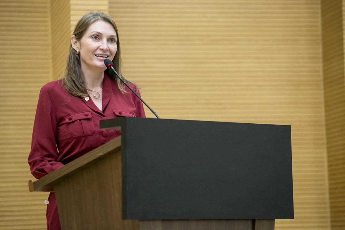 Gislaine Lebrinha destina R$ 210 mil para aquisição de telas interativas em Seringueiras