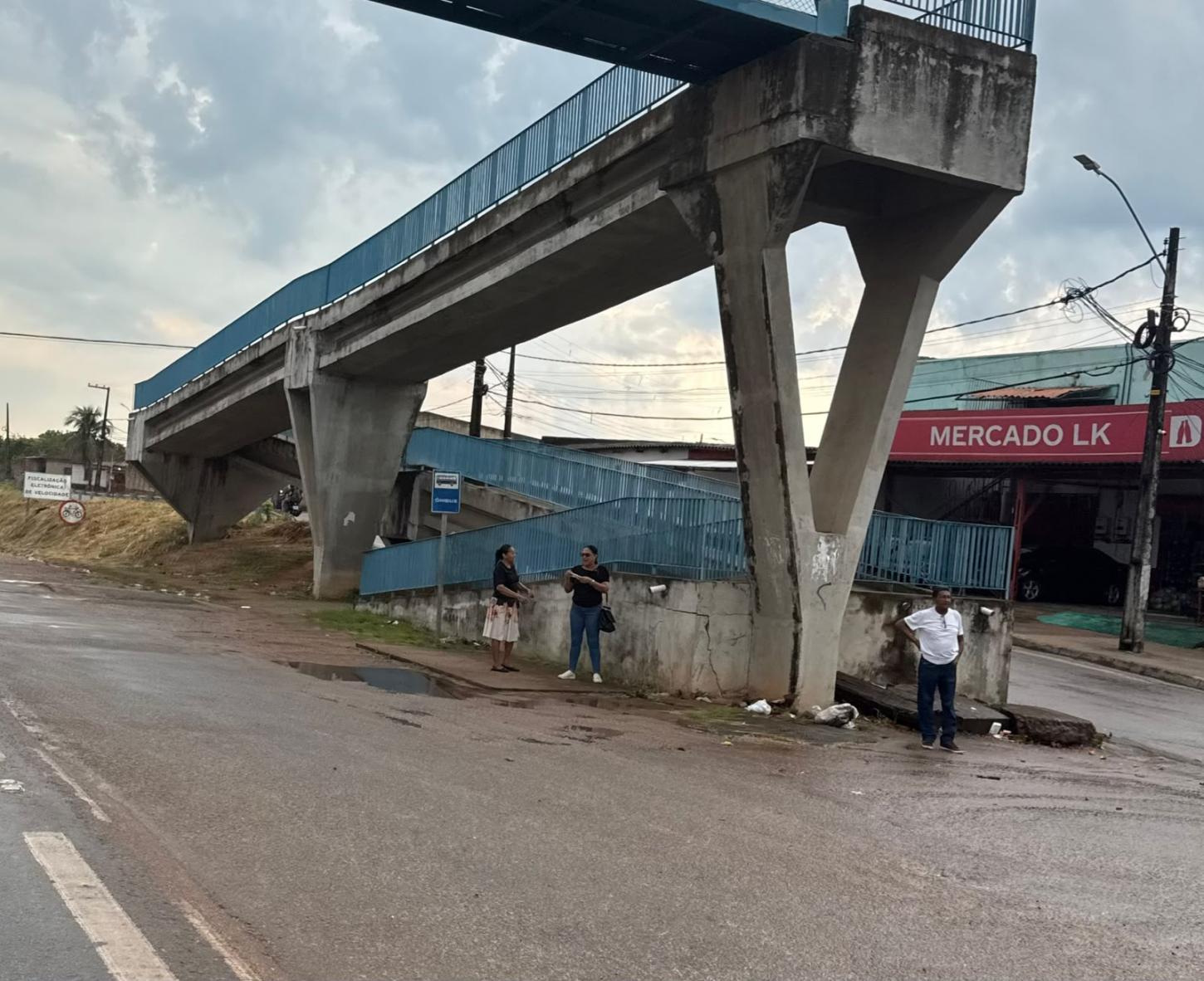 Vereador Edimilson Dourado cobra instalação de nova parada de ônibus na BR-364 após queda de estrutura
