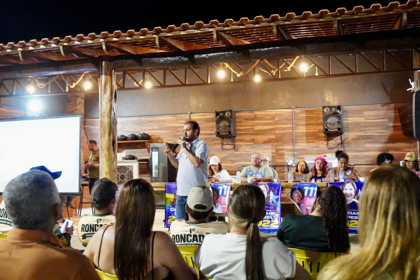 Casa cheia marca reunião de Laerte Gomes em Itapuã do Oeste