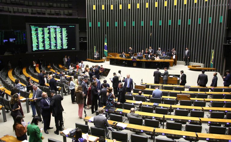 Câmara pode votar proposta que obriga SUS a aceitar exames da rede privada